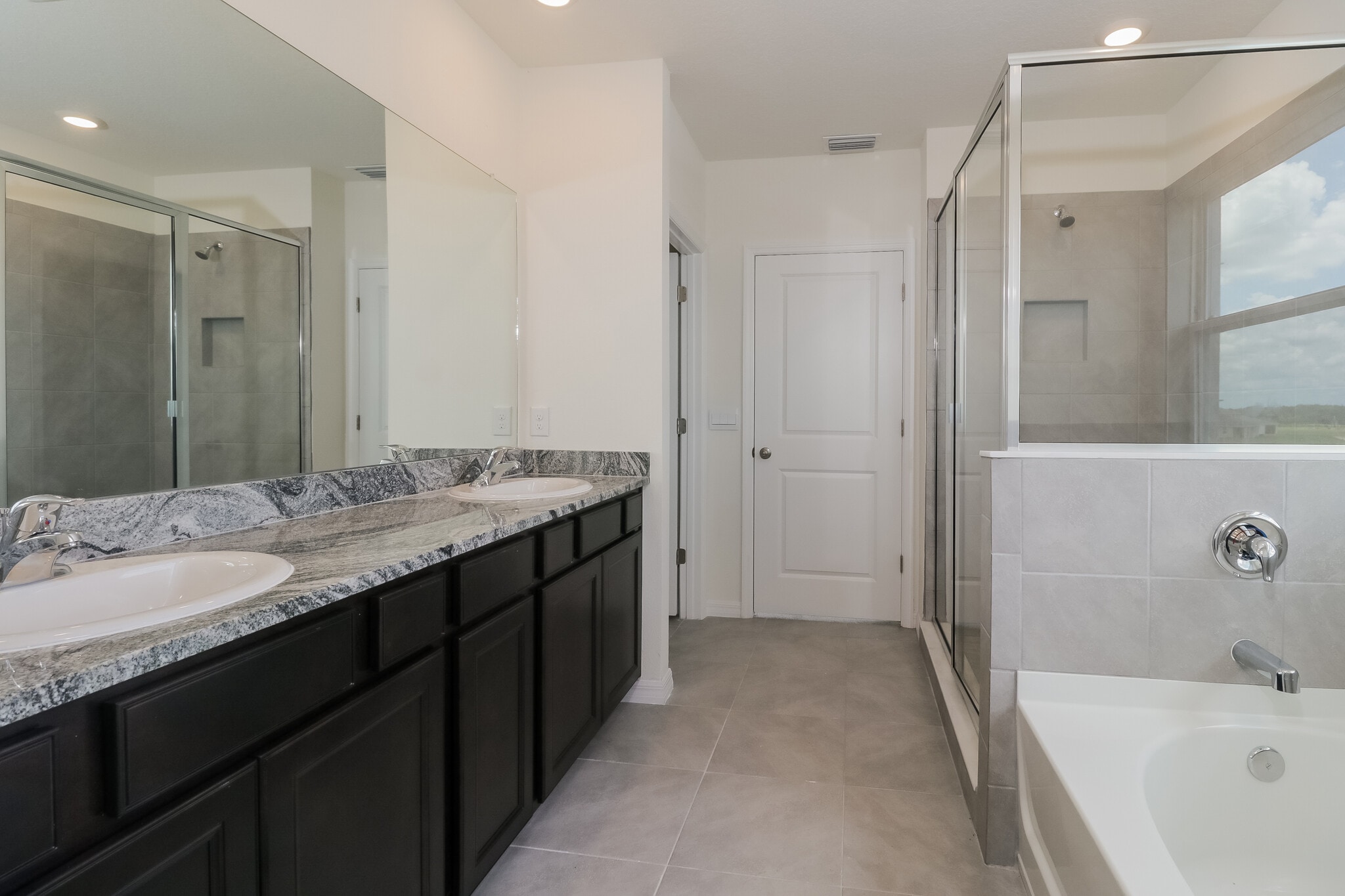 Building Photo - 10832 Charlotte Dr.