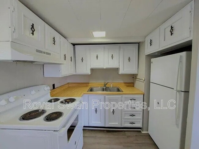 Building Photo - 115 1/2 Lenox St.