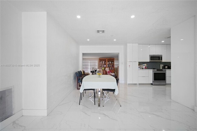 Building Photo - 1314 W 80th St