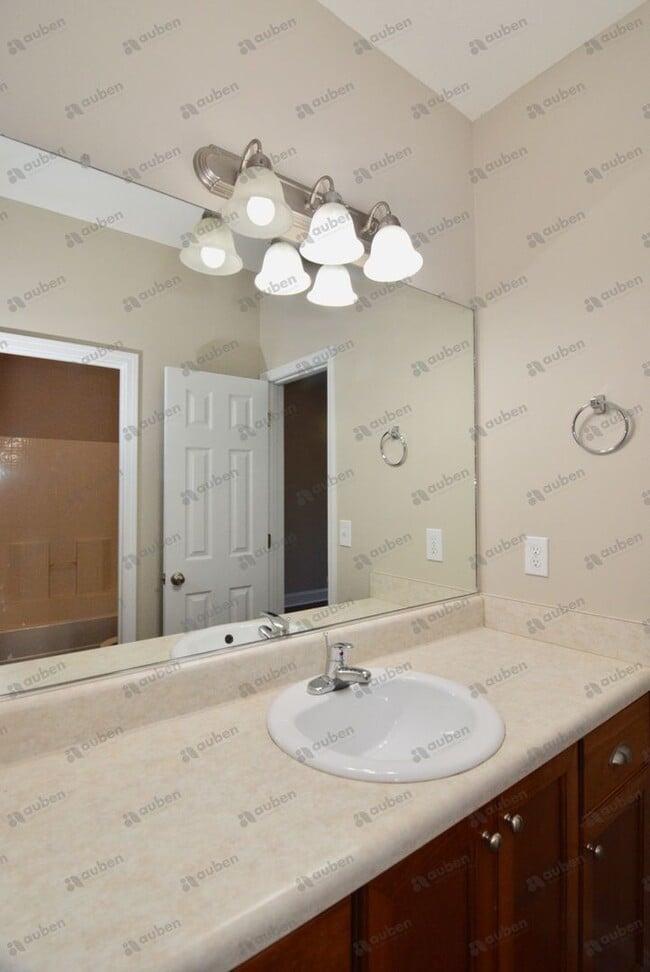Building Photo - $1,350 - 2 Bed/2 Bath House for rent in Gr...