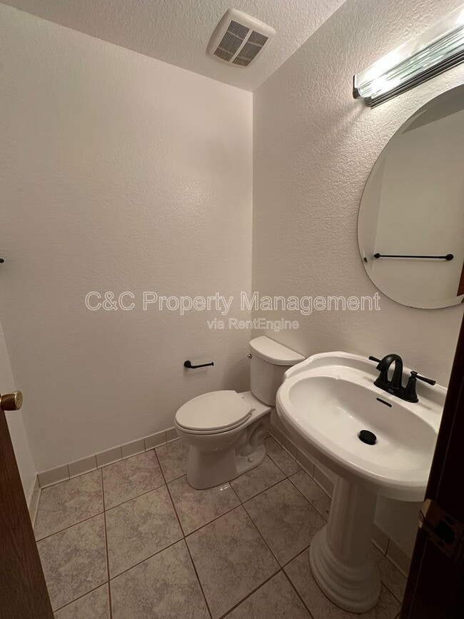 Building Photo - 2580 Cottonwood Trail