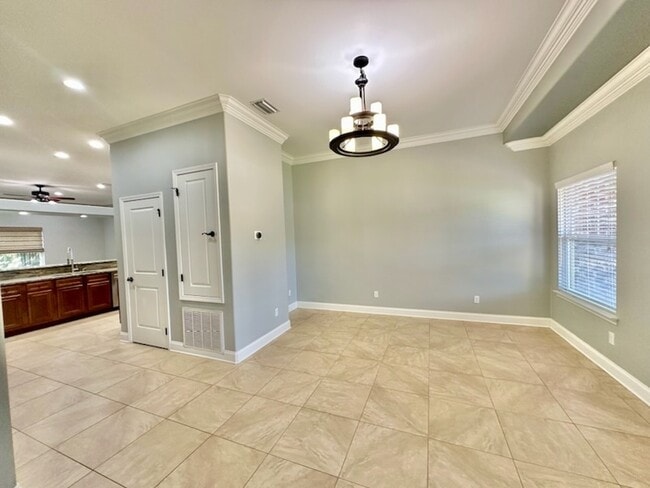 Building Photo - 209 Coral Dr SW