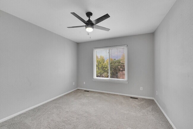Building Photo - $2,550.00 - 3-bed, 3-bath split-level loca...