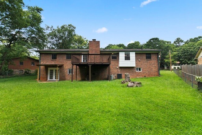 Building Photo - 1492 Tanglewood Way NW