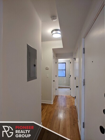 Building Photo - 2203 W Eastwood Ave