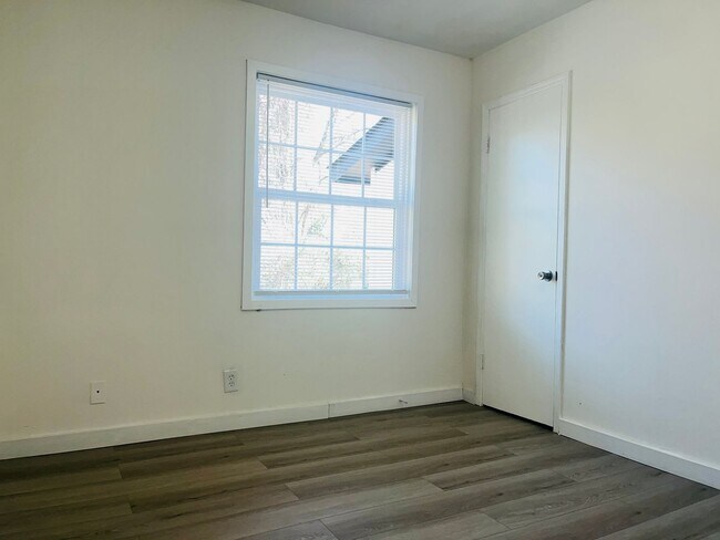 Building Photo - 129 Church Ave