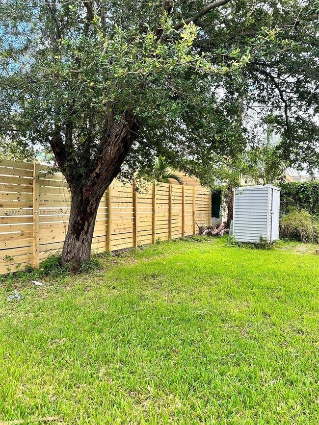 Building Photo - 956 NE 80th St