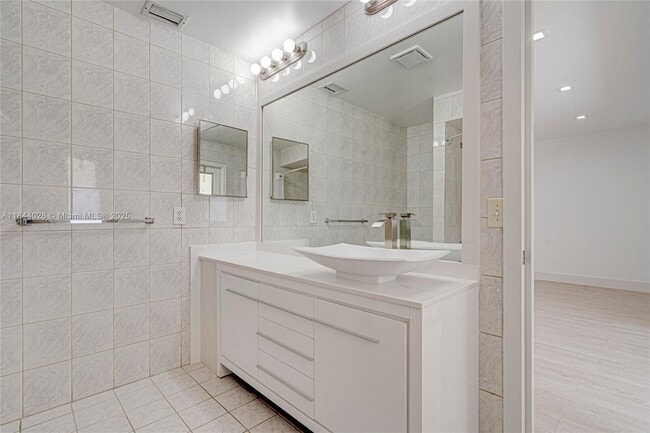 Building Photo - 11580 SW 92nd St