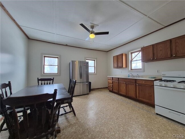 Building Photo - 74 W 1st St S