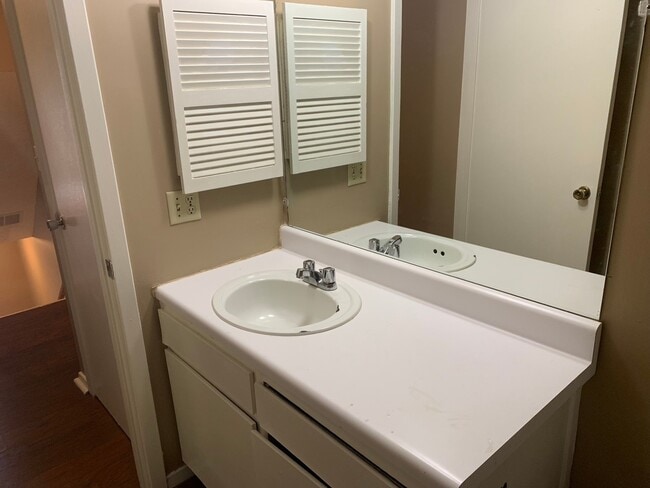 Building Photo - UNDER REPAIR