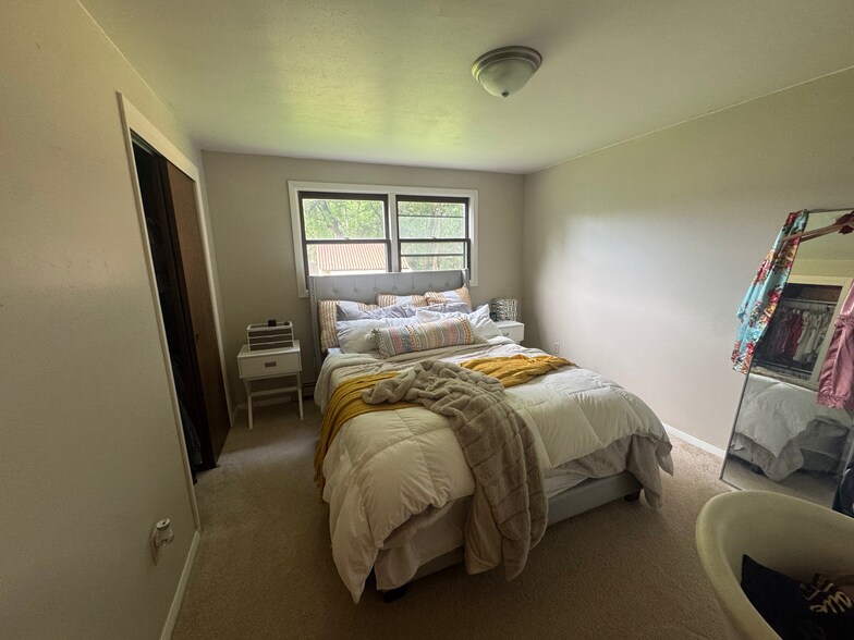Bedroom 2 - 2905 Humboldt Rd