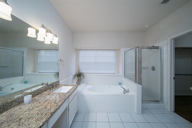 Building Photo - 427 Birch Hill Dr