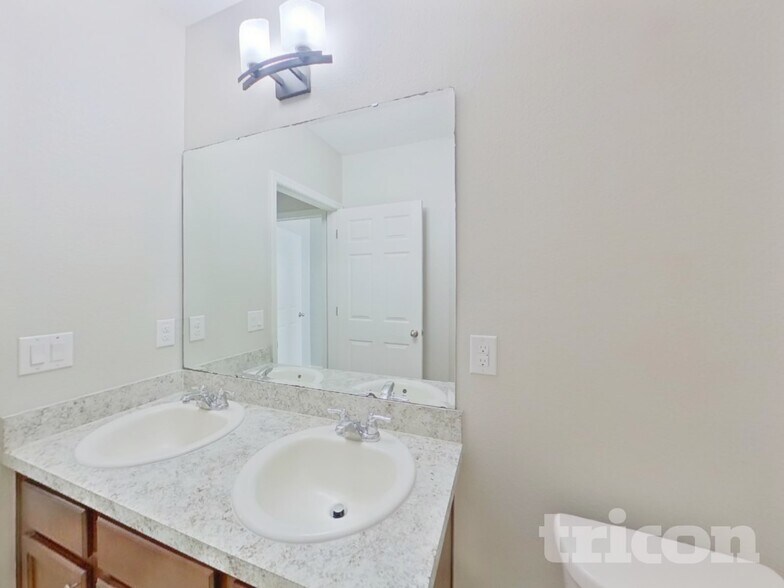 Building Photo - 4925 Rockvale Dr