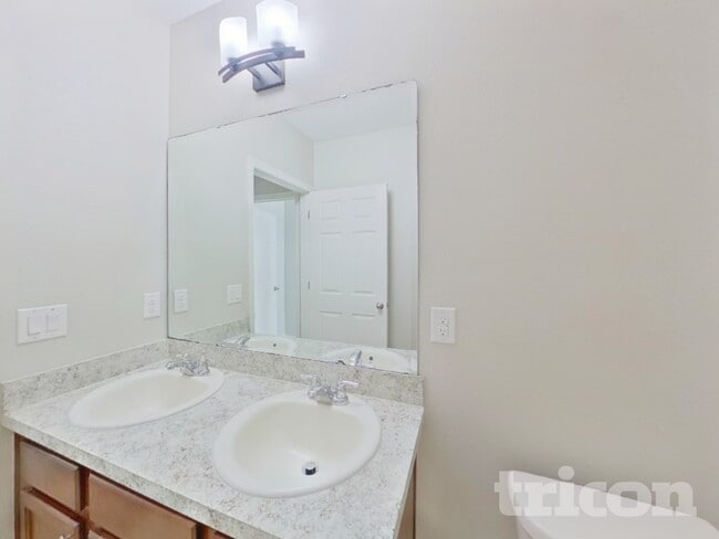 Building Photo - 4925 Rockvale Dr