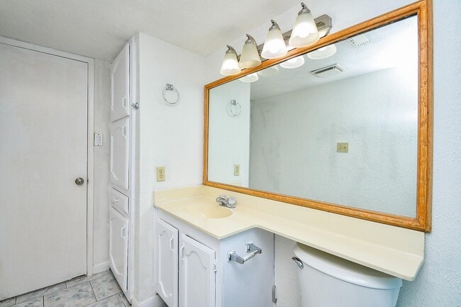 Building Photo - 6915 Jeb Stuart Dr