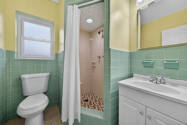 Building Photo - 2750 SE 3rd St