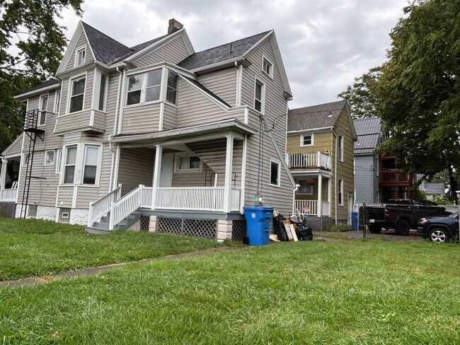 Primary Photo - 72 Edmonds St