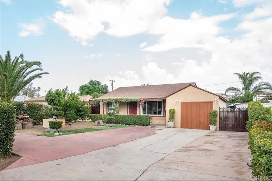 Building Photo - 5361 Sierra St