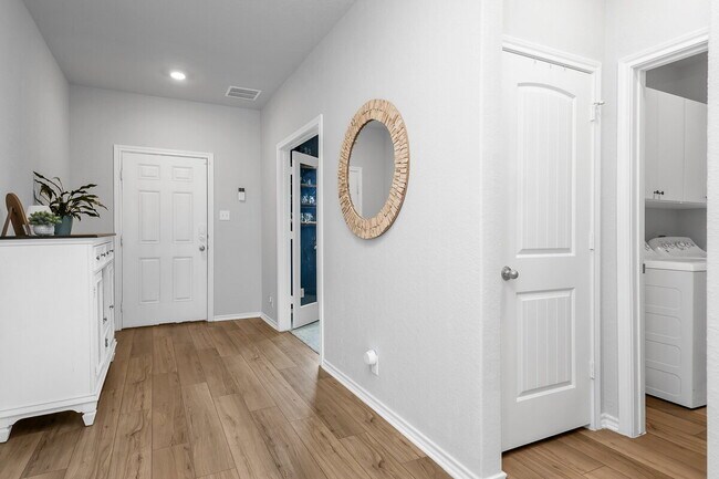 Building Photo - ASK ABOUT FREE APPLICATIONS THROUGH AUGUST!  "Spacious 6-Bedroom Retreat with 3.5 Baths and Over ...