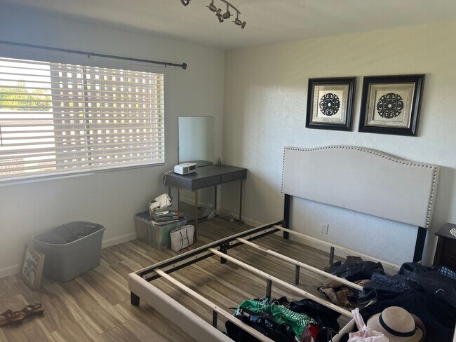 Building Photo - 6815 E 2nd St