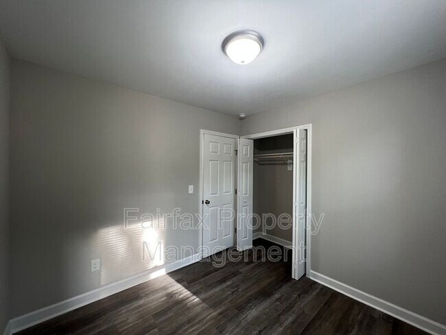 Building Photo - 2109 Hart St
