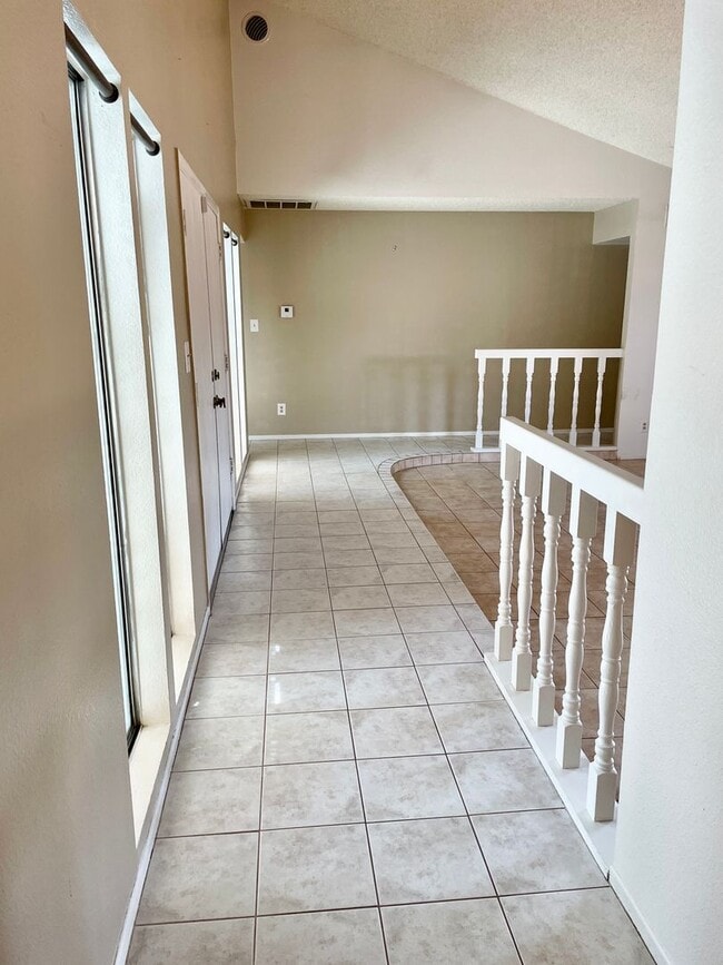 Building Photo - Fantastic 3 Bedroom/2 Bath Single Level Home & NO HOA!  Schedule a Showing Today!