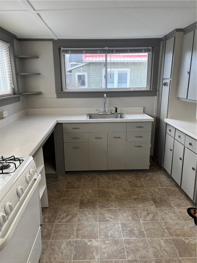 Building Photo - 119 Sayre St