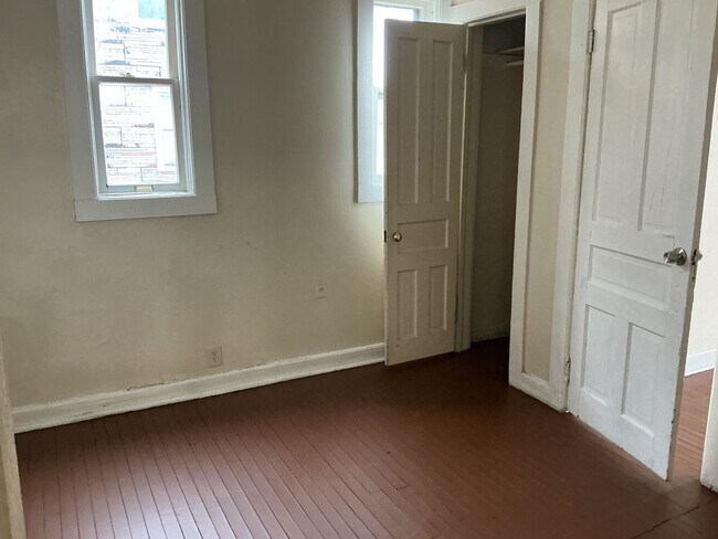 Building Photo - 1120-22 W Hadley St