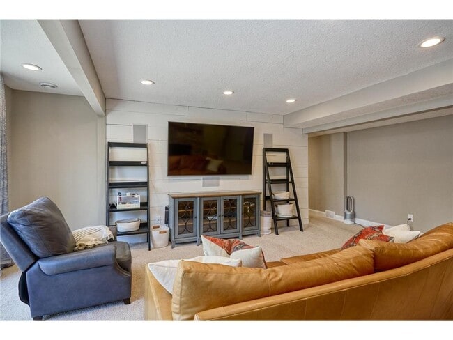 Building Photo - 1832 Essex Rd