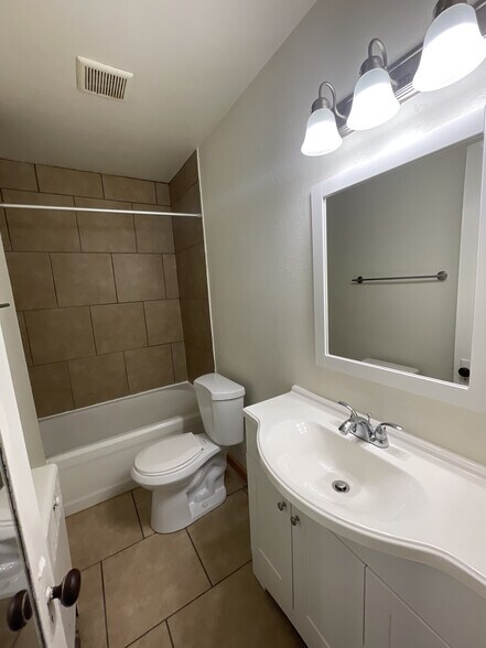 Building Photo - 121 N Hancock St