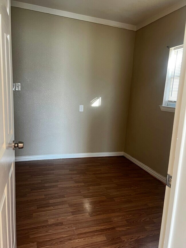 Building Photo - 1907 Belmont Ave