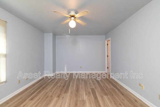 Building Photo - 136 Durwood Rd