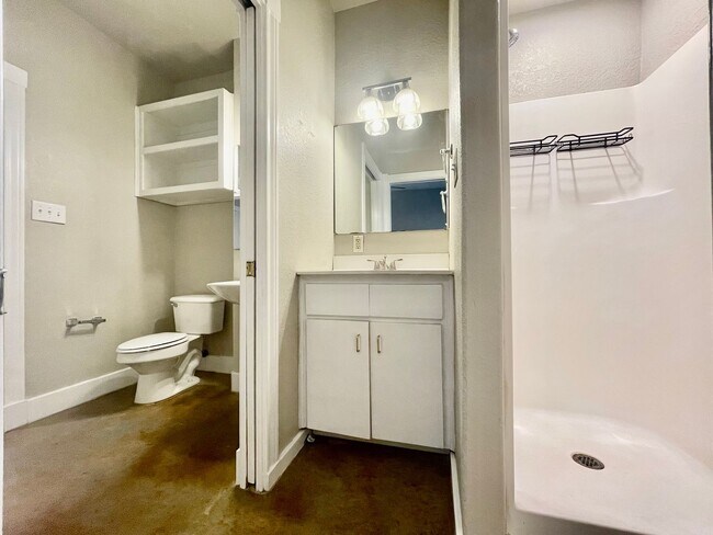 Building Photo - 705 Smith Dr