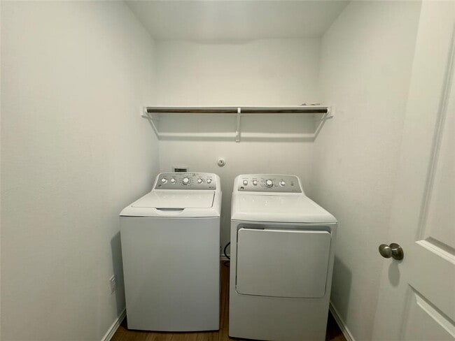 Building Photo - 510 Sunray Dr