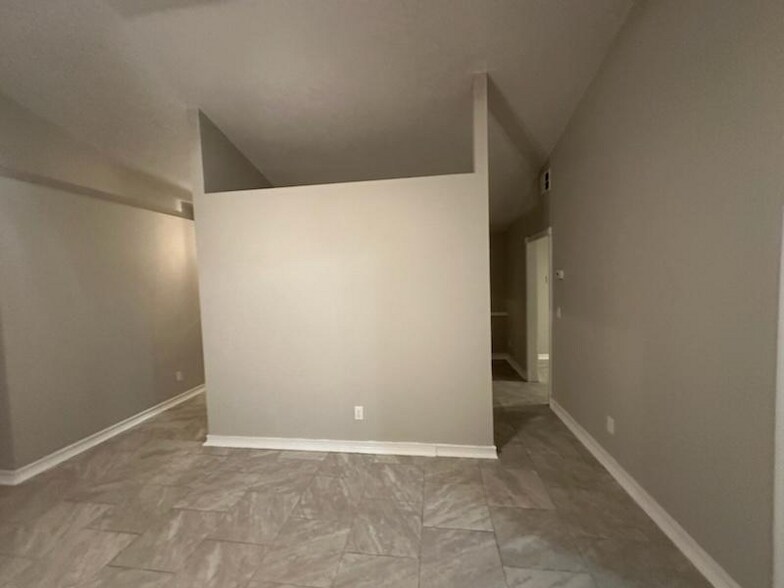 Building Photo - 6565 Arancio Dr W