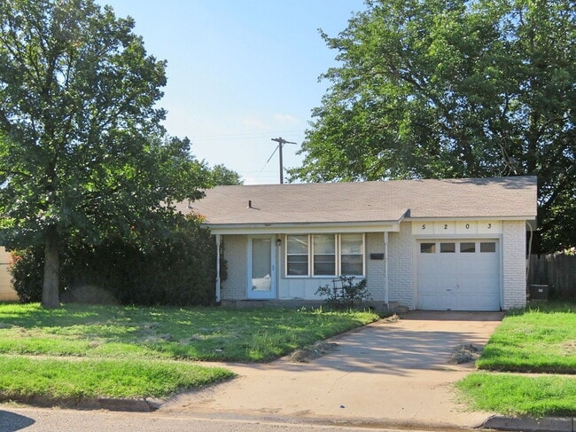 Primary Photo - Home Located Minutes From Shopping Mall, R...