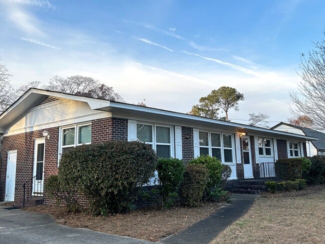 Building Photo - 408 Lynette Dr