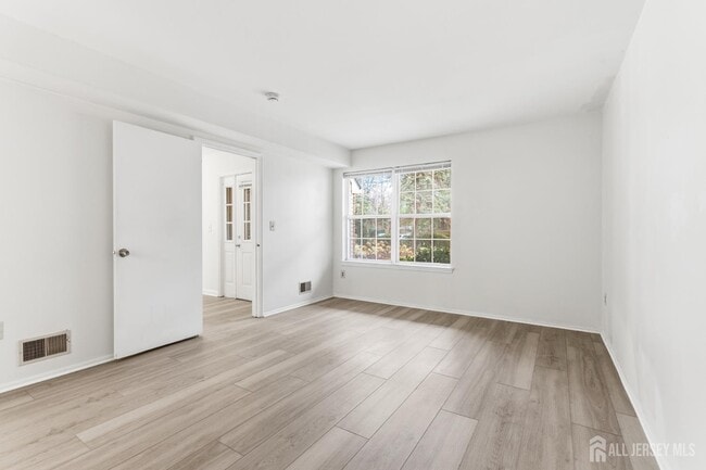 Building Photo - 405 Plymouth Rd