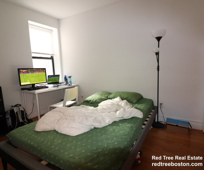 Building Photo - 64 Louis Prang St