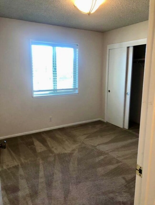 Building Photo - Montecito Estates 3 Bed/ 2 Bath Home