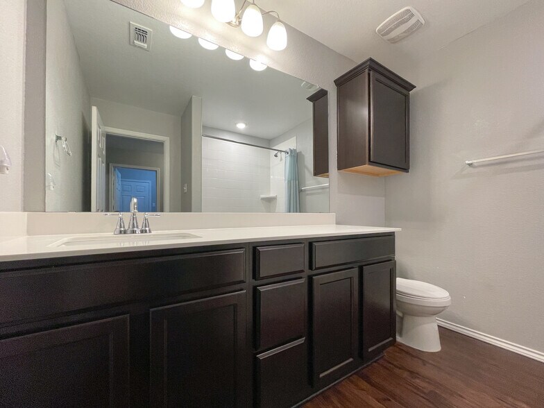 Building Photo - 3228 Beutel Rd