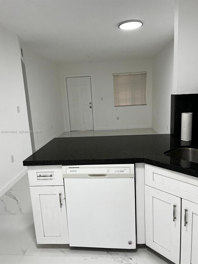 Building Photo - 5560 W 21st Ct