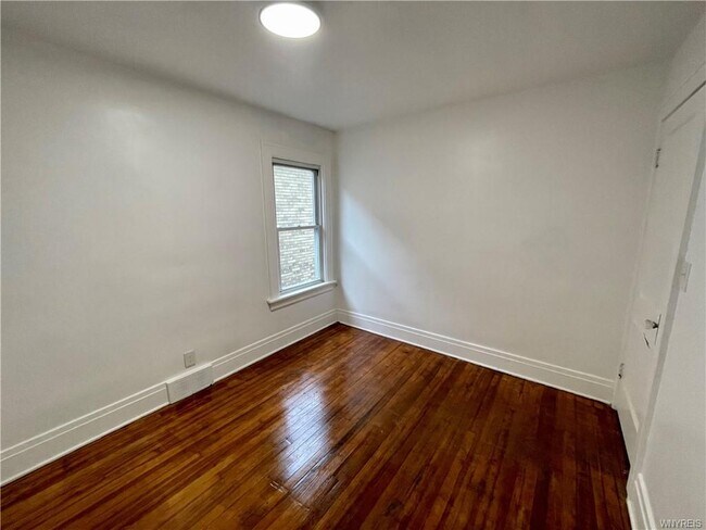 Building Photo - 434 23rd St