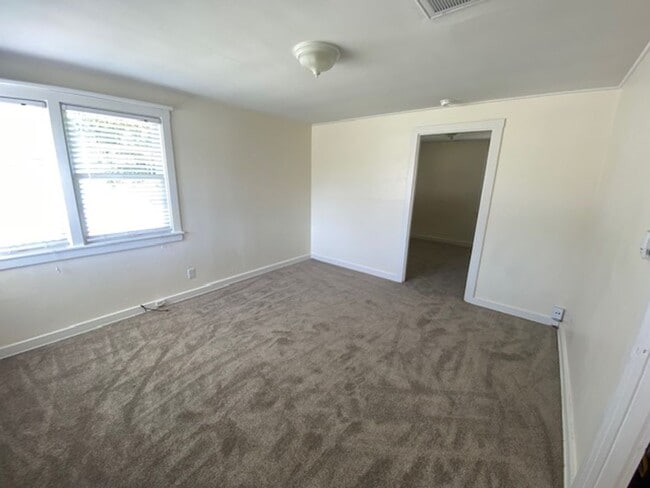 Building Photo - 821 Walnut St