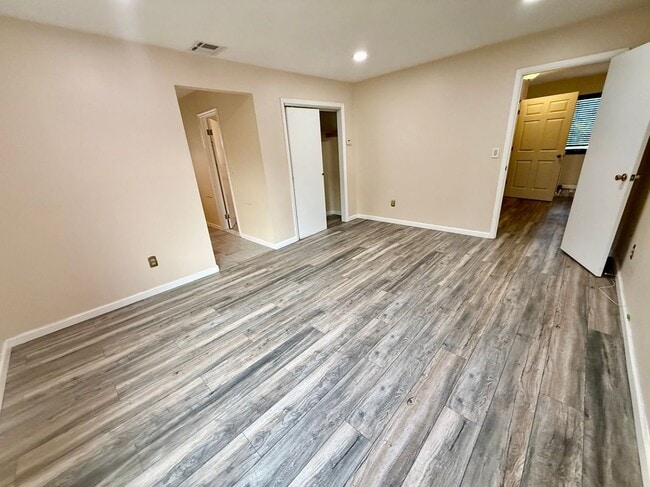 Building Photo - 333 Smithtown Blvd