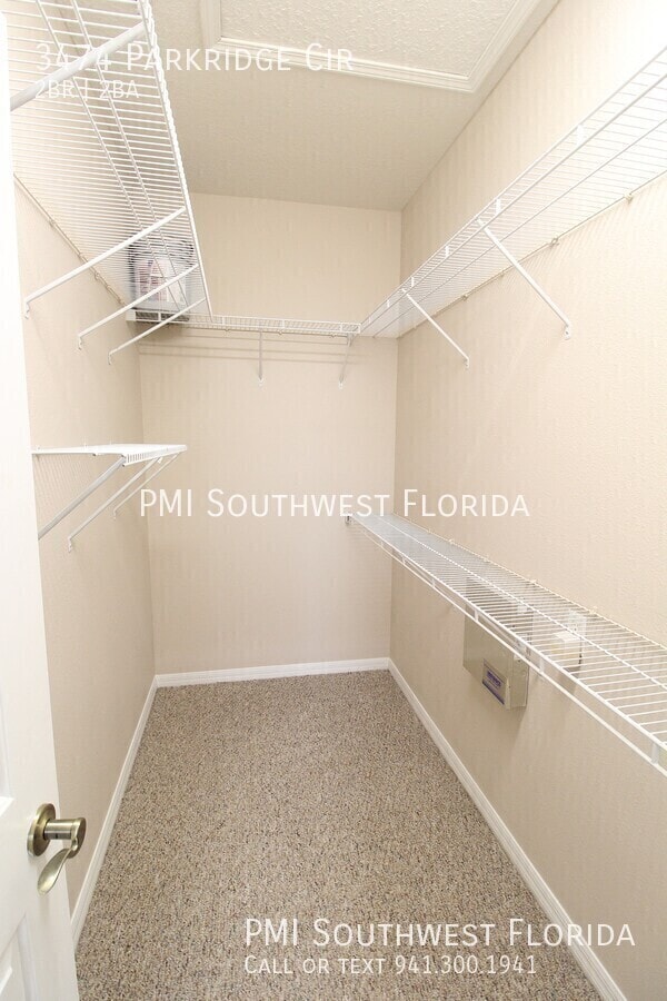 Building Photo - 3474 Parkridge Cir