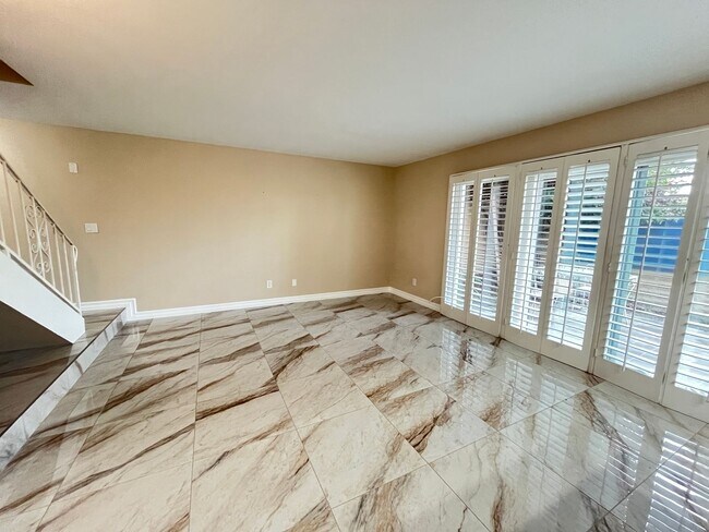 Building Photo - Spacious 3 Bedroom, 2.5 Bath Condo in a Beautiful Park-Like Community