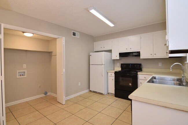 Building Photo - 2 Bed/1.5 Bath North Augusta Townhome