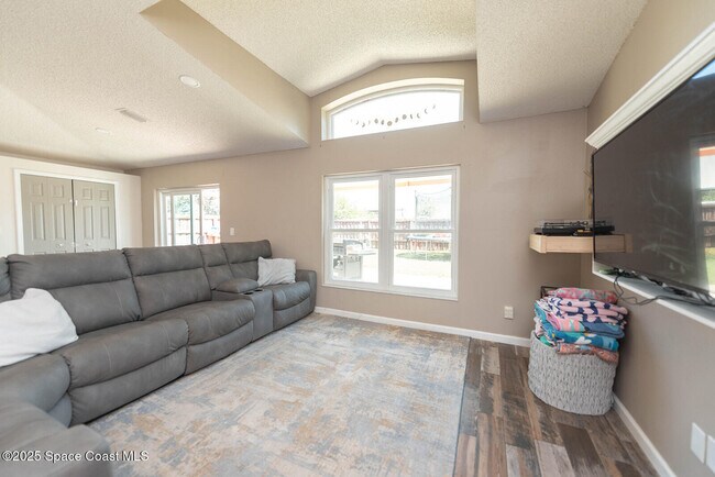Building Photo - 2667 Deercroft Dr