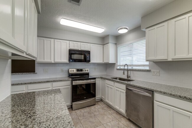 Building Photo - 7218 Ridgeberry Dr